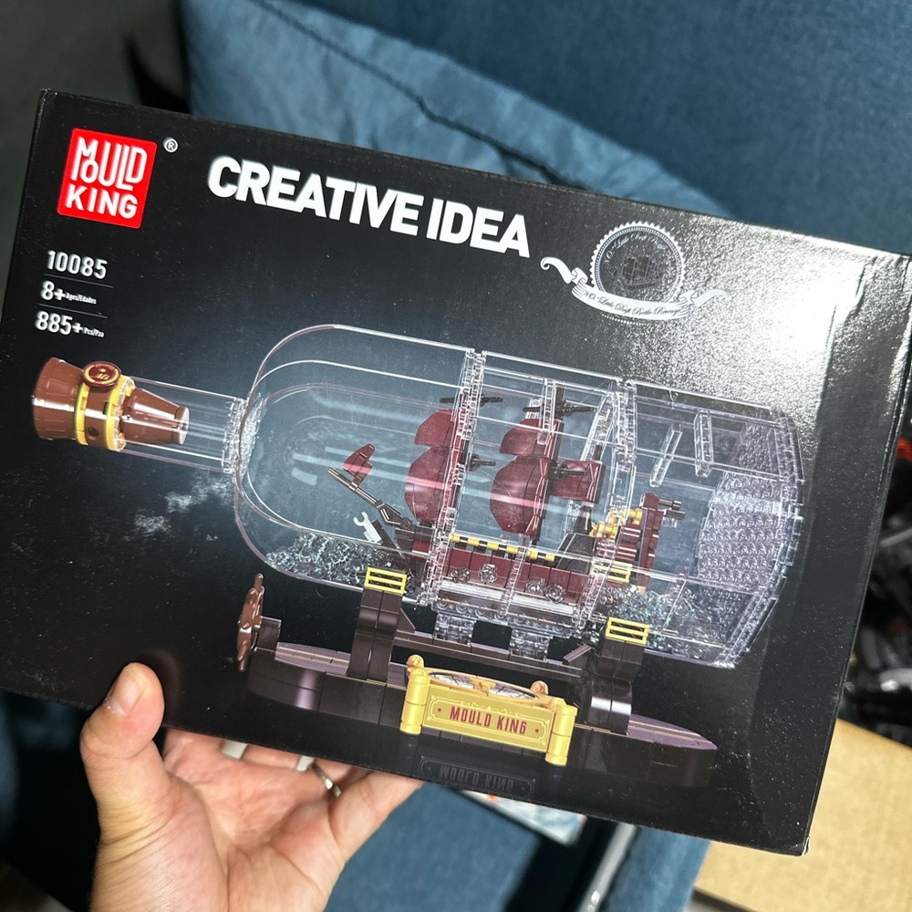 Mould King Creative Idea Ship in a Bottle Building Set - Black and Brown 885+pcs